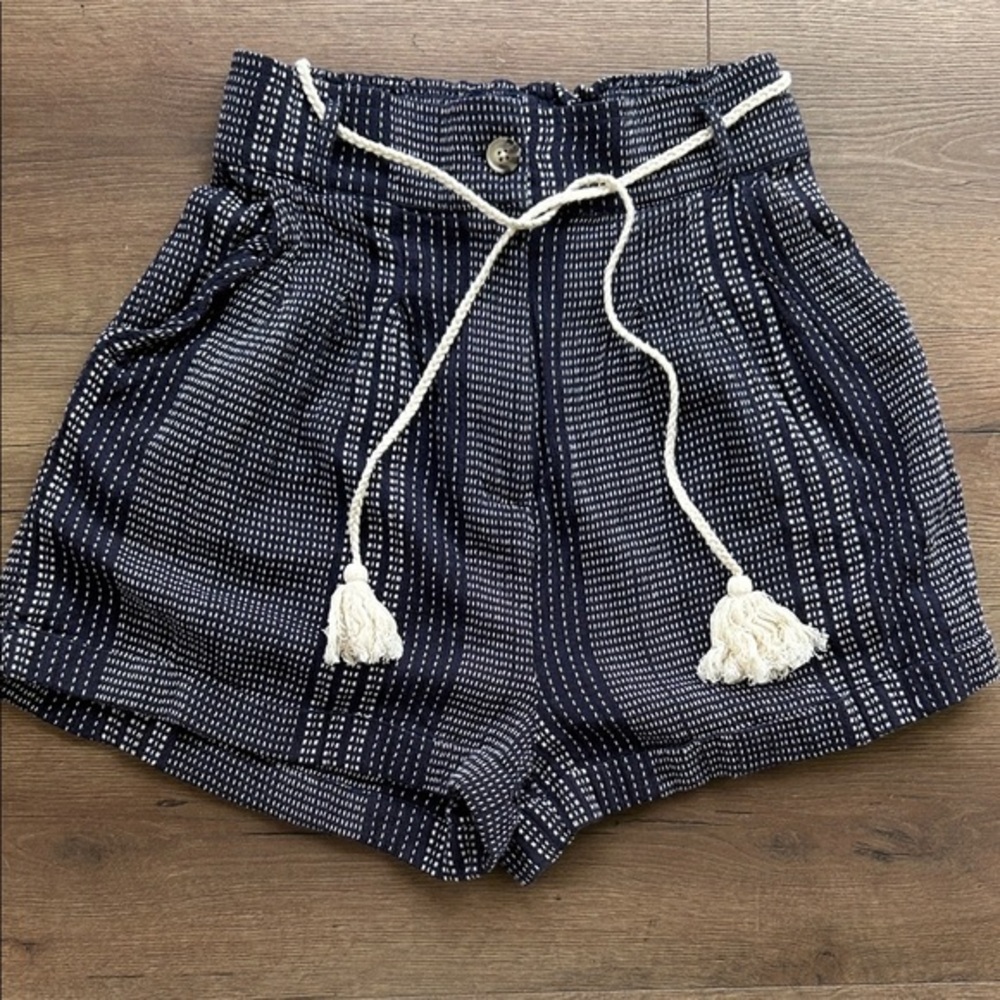 Ariat Navy and White Patterned High-Waist Drawstring Shorts !! Small